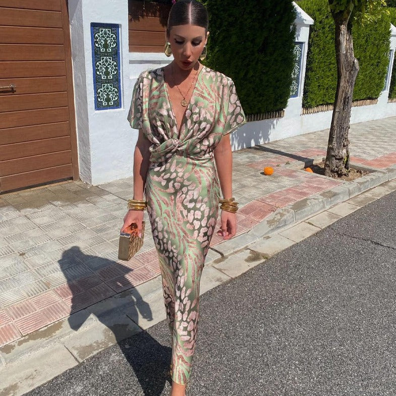 Erla | Lang kjole med V-hals og skruedetaljer