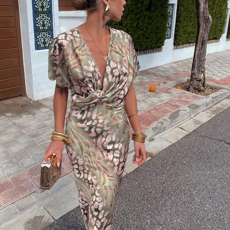 Erla | Lang kjole med V-hals og skruedetaljer