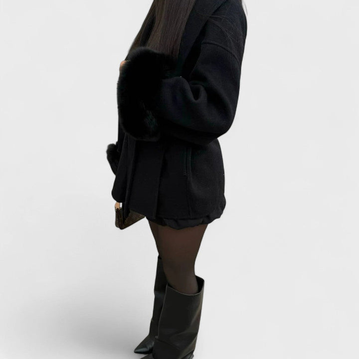 Katrina – Elegant jakke med detaljer i imitert pels